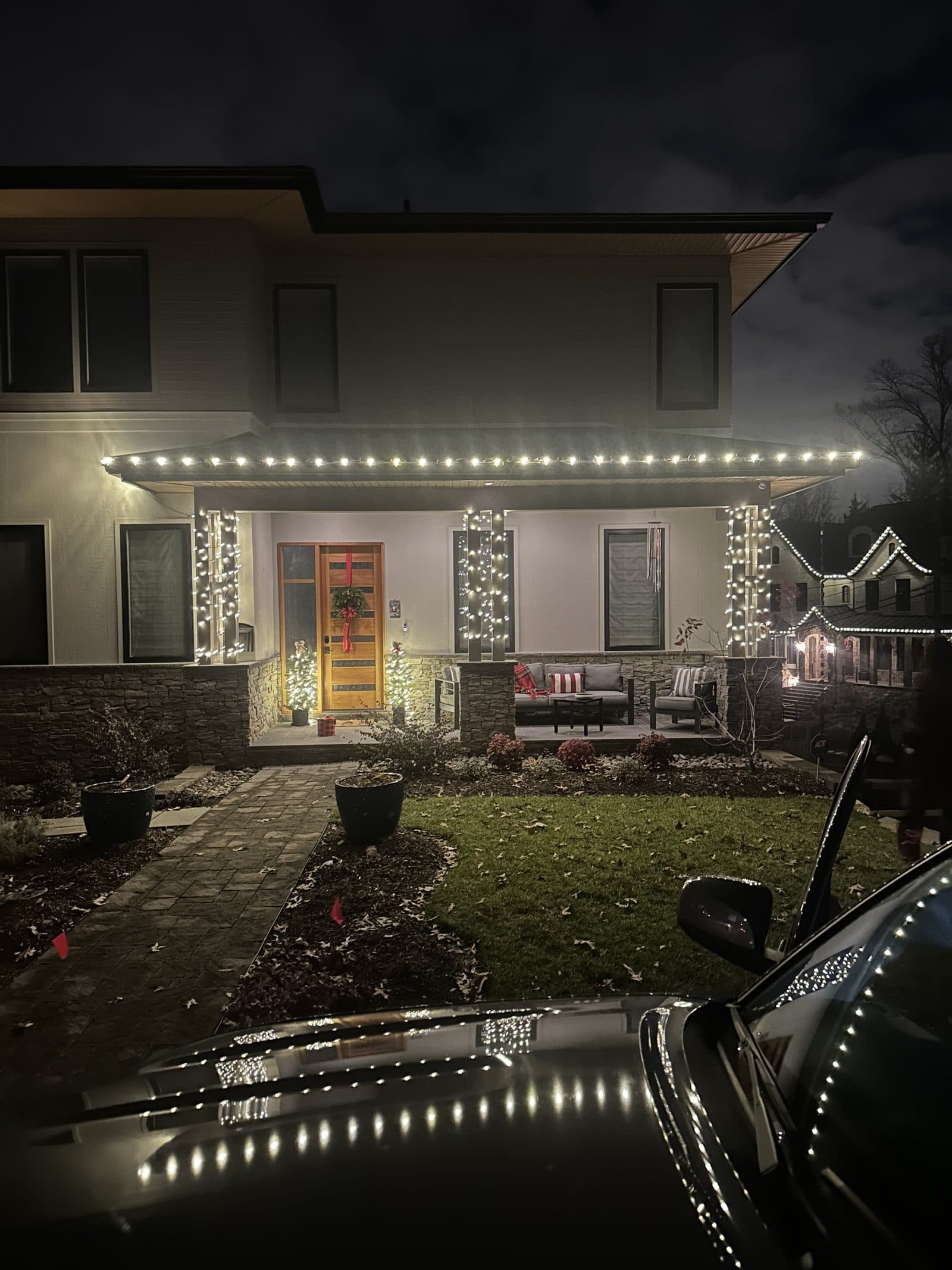 Commercial holiday lighting display by Light DMV in the DMV, lit storefront roofline