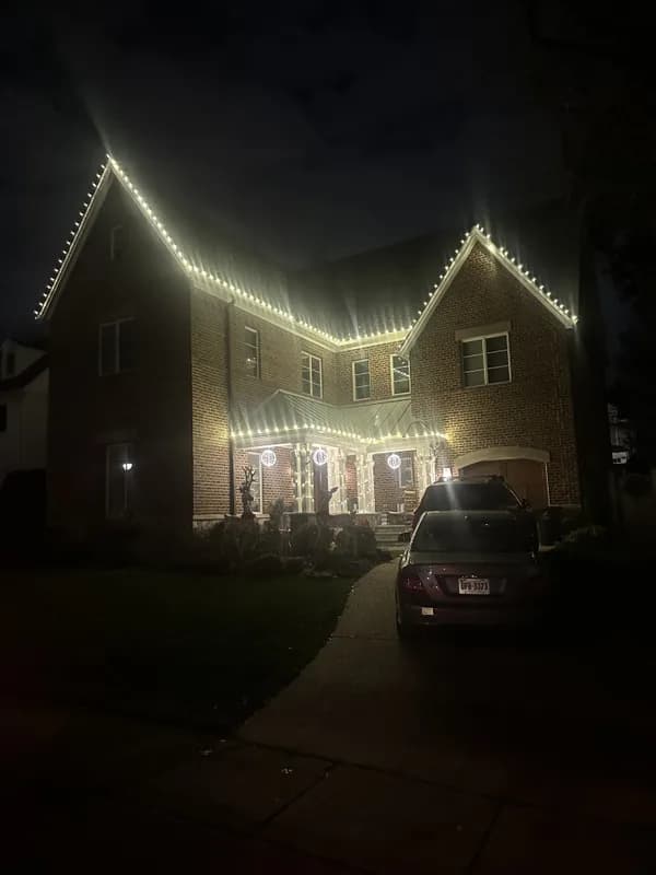 Christmas light installation in Arlington, VA — LightDMV