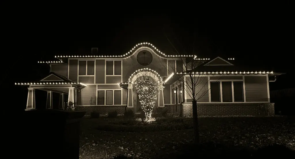 Same Bethesda home with professional holiday lighting installed by Light DMV